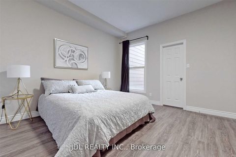 Photo 12 at 216 Mc Caul Street, Chinatown, Toronto