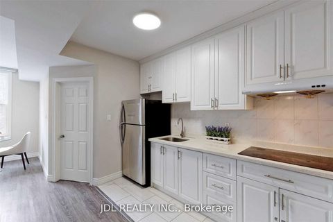 Photo 14 at 216 Mc Caul Street, Chinatown, Toronto