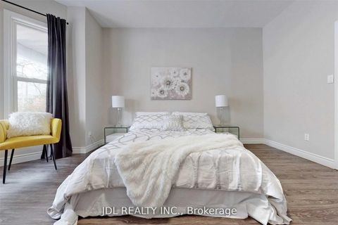 Photo 18 at 216 Mc Caul Street, Chinatown, Toronto