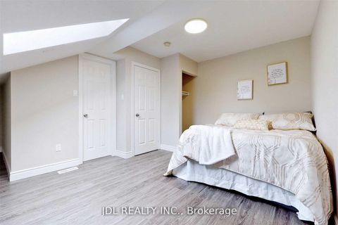 Photo 22 at 216 Mc Caul Street, Chinatown, Toronto