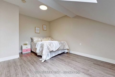 Photo 31 at 216 Mc Caul Street, Chinatown, Toronto