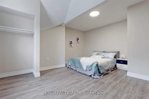 Photo 32 at 216 Mc Caul Street, Chinatown, Toronto