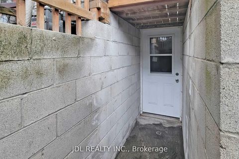 Photo 33 at 216 Mc Caul Street, Chinatown, Toronto