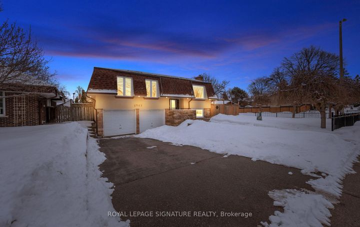 Photo 2 at 6943 Estoril Road, Meadowvale, Mississauga