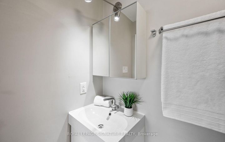 Photo 17 at 6943 Estoril Road, Meadowvale, Mississauga