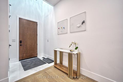Photo 2 at 38 Uno Drive, Queensway, Toronto