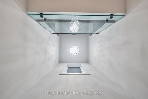 Photo 3 at 38 Uno Drive, Queensway, Toronto