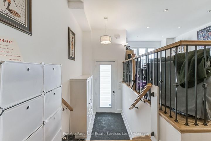 Photo 3 at 176 Leyton Avenue, Oakridge, Toronto