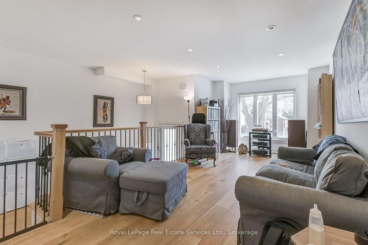 Photo 5 at 176 Leyton Avenue, Oakridge, Toronto