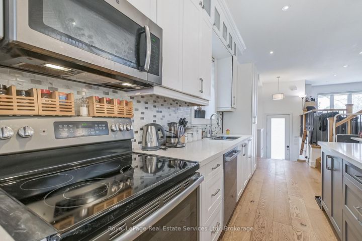 Photo 11 at 176 Leyton Avenue, Oakridge, Toronto
