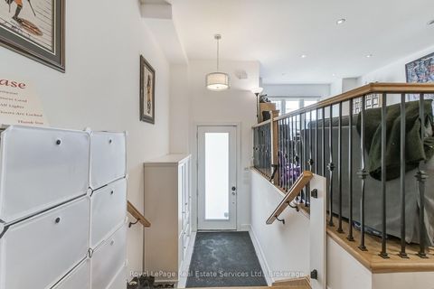 Photo 3 at 176 Leyton Avenue, Oakridge, Toronto