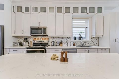 Photo 9 at 176 Leyton Avenue, Oakridge, Toronto