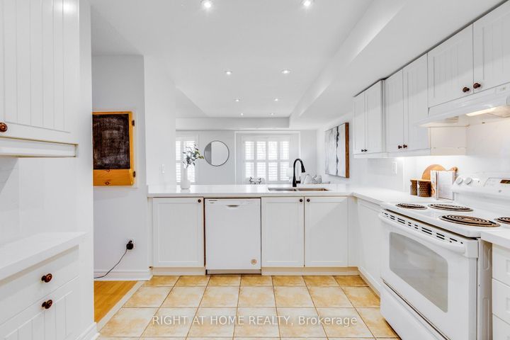 Photo 10 at 331 - 312 John Street, Willowbrook, Markham