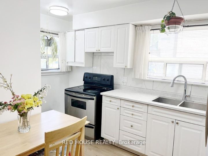 Photo 2 at 40 North Woodrow Boulevard, Birchmount, Toronto