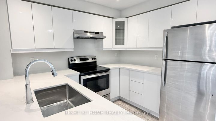 Photo 1 at 87 Mayland Trail, Stoney Creek Mountain, Hamilton