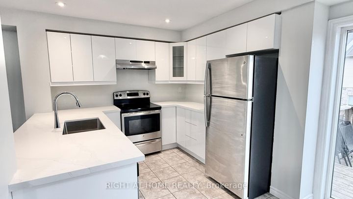 Photo 2 at 87 Mayland Trail, Stoney Creek Mountain, Hamilton