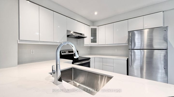 Photo 3 at 87 Mayland Trail, Stoney Creek Mountain, Hamilton