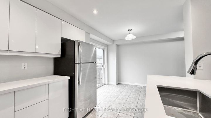 Photo 5 at 87 Mayland Trail, Stoney Creek Mountain, Hamilton