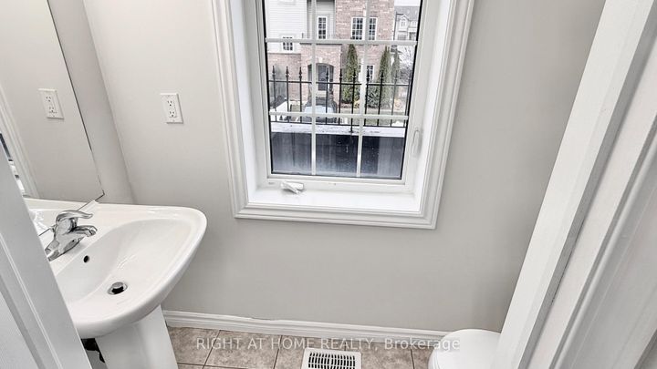 Photo 10 at 87 Mayland Trail, Stoney Creek Mountain, Hamilton