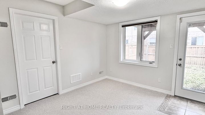 Photo 12 at 87 Mayland Trail, Stoney Creek Mountain, Hamilton