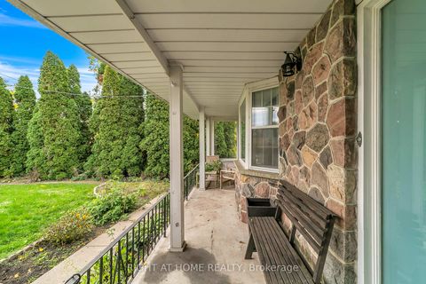 Photo 4 at 22 Hamilton Drive, Leslie Valley, Newmarket