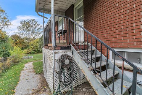 Photo 35 at 22 Hamilton Drive, Leslie Valley, Newmarket