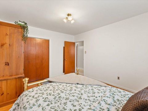 Photo 23 at 21 Hoover Crescent, Black Creek, Toronto