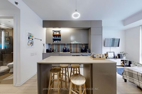 Photo 9 at 709 - 101 Peter Street W, Waterfront Communities C1, Toronto