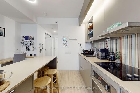 Photo 11 at 709 - 101 Peter Street W, Waterfront Communities C1, Toronto