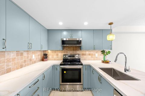 Photo 10 at 303 - 175 Cedar Avenue, Harding, Richmond Hill