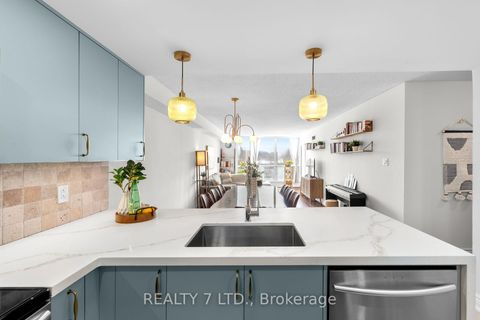 Photo 11 at 303 - 175 Cedar Avenue, Harding, Richmond Hill