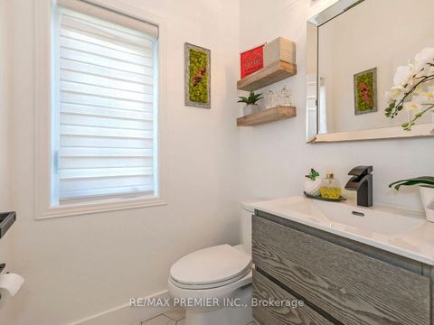 Photo 5 at 67 Gentile Circle, Elder Mills, Vaughan