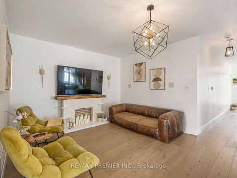 Photo 7 at 67 Gentile Circle, Elder Mills, Vaughan