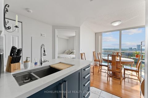 Photo 17 at 2009 - 7 Concorde Place, Don Mills, Toronto