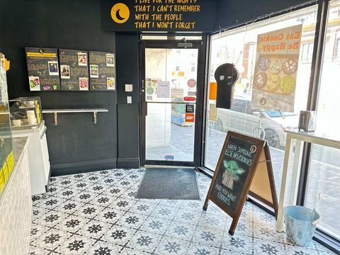 Photo 4 at 825 College Street, Bellwoods, Toronto