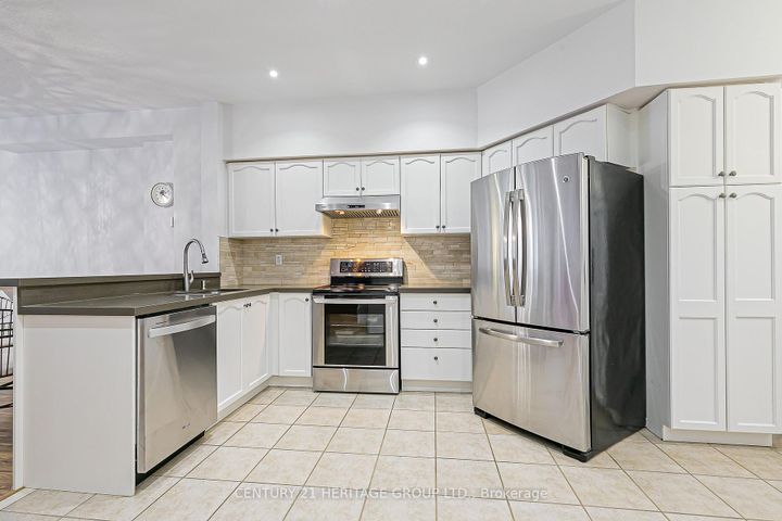 Photo 8 at 66 - 23 Observatory Lane, Observatory, Richmond Hill