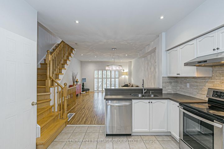 Photo 9 at 66 - 23 Observatory Lane, Observatory, Richmond Hill