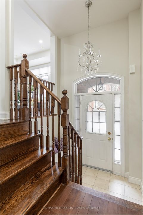 Photo 4 at 10 George Bogg Road, East Woodbridge, Vaughan