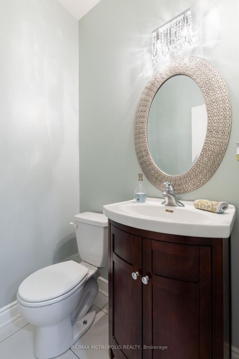 Photo 12 at 10 George Bogg Road, East Woodbridge, Vaughan