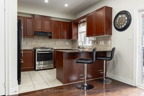 Photo 14 at 10 George Bogg Road, East Woodbridge, Vaughan