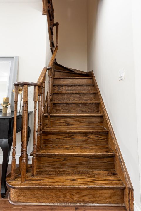 Photo 17 at 10 George Bogg Road, East Woodbridge, Vaughan