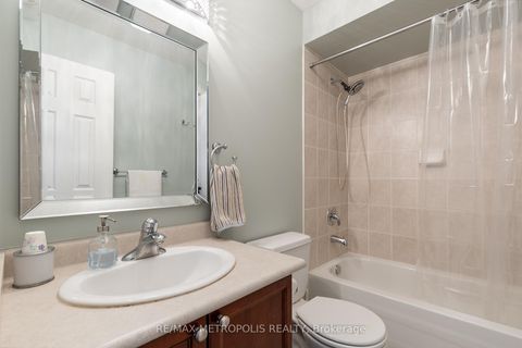 Photo 24 at 10 George Bogg Road, East Woodbridge, Vaughan