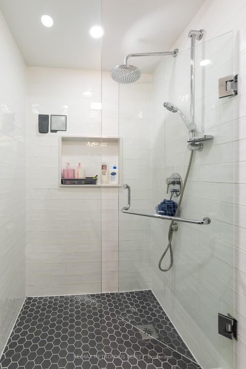 Photo 29 at 10 George Bogg Road, East Woodbridge, Vaughan