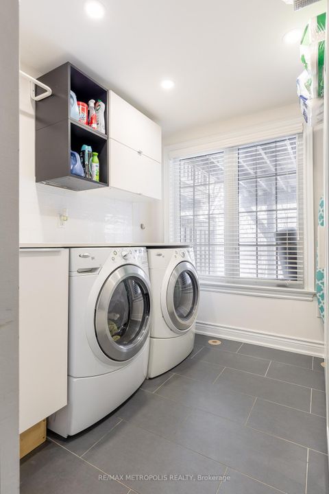 Photo 31 at 10 George Bogg Road, East Woodbridge, Vaughan