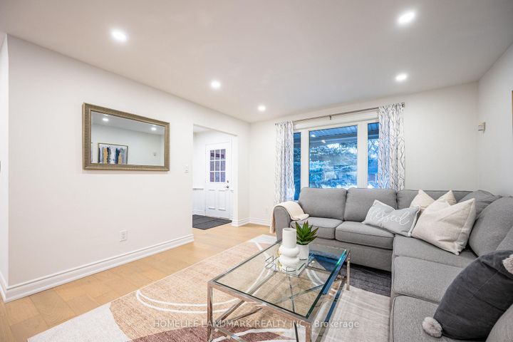 Photo 3 at 20 Fireside Drive, Freelton, Hamilton