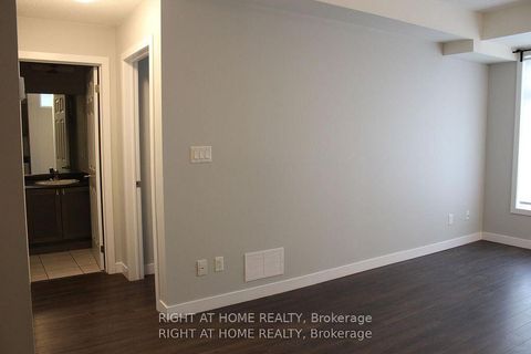 Photo 2 at 17 - 6 Bicknell Avenue, Eglinton West, Toronto