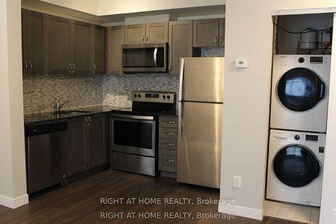 Photo 7 at 17 - 6 Bicknell Avenue, Eglinton West, Toronto