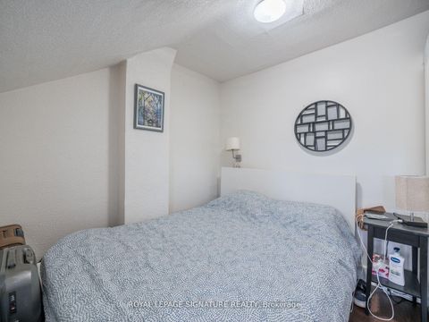 Photo 28 at 725 Dovercourt Road, Little Italy, Toronto