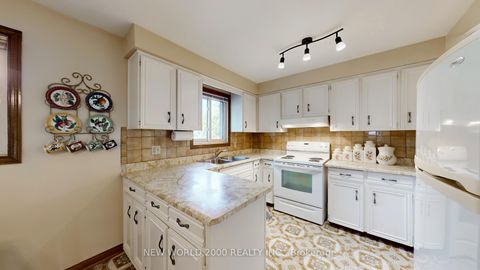 Photo 10 at 17 Squirewood Road, Pleasant View, Toronto