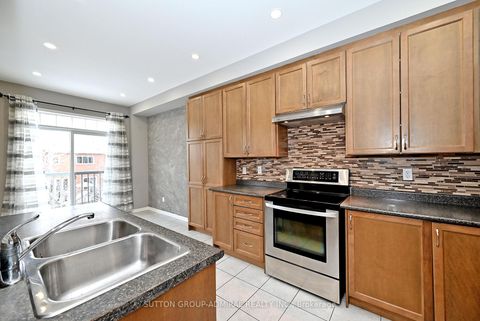 Photo 9 at 41 Big Hill Crescent, Patterson, Vaughan